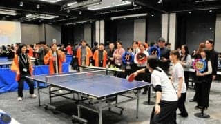 福岡・天神のワンビルで入居企業の卓球大会　会社の壁越え交流