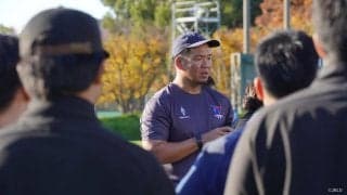 土の上から挑む。豊田将万ヘッドコーチの覚悟