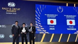 FIA表彰式で2025年APRCチャンピオンの新井大輝と立久井大輝にトロフィー授与