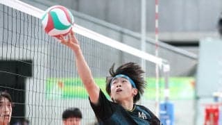 松本国際が鬼門の初戦突破　配置転換のセッター、代役1年生・清水瑛太も躍動　春高バレー