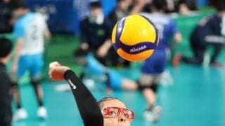 春高バレー　〝鳥人〟１年生大暴れ！高知中央・ヌニェス、バッシバシ4連続得点