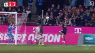 マジかよ…！？ 伊藤洋輝、神ヘディングで“まさかの光景”「ヤバすぎ」ゴールライン上ギリギリから折り返し→決勝点をアシスト「奇跡の1ミリ再び」