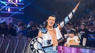 「新感覚」“超イケメン”イギリス人レスラーの新入場曲が大バズり！「クセになる」個性的すぎるエントランスにファン大興奮