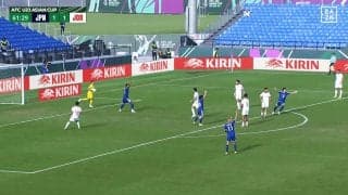 「ルール変わったんか？」日本代表への“謎ジャッジ”にファン唖然！「手で取ったぞ…」「ギャグかよw」バックパスを敵GKがキャッチ→まさかのファウルなし【U23アジアカップ】