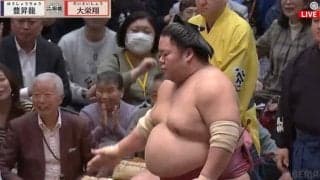 大栄翔が豊昇龍から金星 「高級焼肉300回くらい行けます」受け取った分厚すぎる懸賞金に名物実況が驚き \"気になる金額\"に言及
