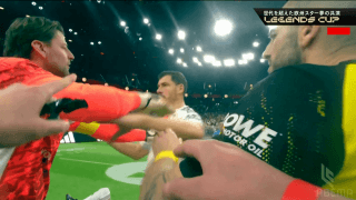 「オッサンたちが乱闘するな」チャリティーマッチでガチ衝突！レアル・マドリード＆ドルトムントのOBが激昂「プライドやな」「普通に揉めてる」