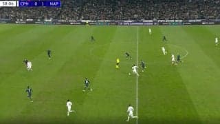 ウソでしょ…！？ 日本代表DF鈴木淳之介、目を疑う“まさかの光景”「強いな」「マジ神」約60m前進“ドリブル突破”のド迫力プレー「数的不利関係なし」