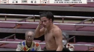 さんざん顔面を張られて血を流しても…極細マッチョ力士、相手をぶん投げる驚異の事態「本当にすげぇ」