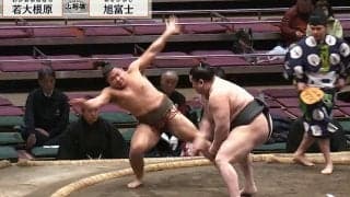 同段の筆頭力士をたった一撃！ 吹っ飛ばされた力士が思わず“笑った” 衝撃の決着