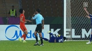 「謝れよ！」中国代表DF、日本代表DFに“後頭部ヘッドバッド”「ふざけるな」「審判さんどこ見てる？」ラフプレー＆まさかの判定にファン激怒【U23アジアカップ】