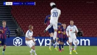 「なんちゅうジャンプ力だ」日本代表DFの“驚異の跳躍力”にネット騒然！「何でイエロー？」「身体能力が高すぎたせい」まさかの判定には同情も