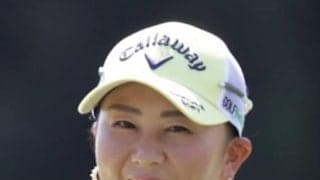 佐伯三貴、昨年結婚したボートレーサーの夫、松山英樹との“レア”なスリーショット披露