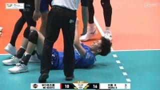 男子バレー、スパイクが脳天に“直撃”の珍光景 “痛いより恥ずかしい”珍事に本人も仲間も笑い
