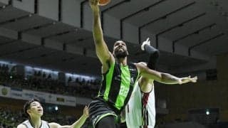 北海道が越谷との接戦を制し東地区首位キープ…オカフォーがダブルダブル、富永啓生は9得点