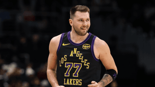 ドンチッチが前半だけでトリプルダブルの衝撃…レイカーズがウィザーズに圧勝、八村塁は古巣相手に11得点