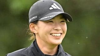 東京タワーをつまんでニコリ　「癒やしの笑顔」「しぶこスマイル♥元気がでまーす♥」　渋野日向子のオフショットにＳＮＳ　マネジャー公式が投稿