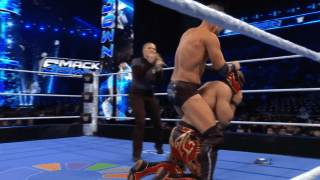 まるでアンパンマン？ 覆面レスラー、マスク剥ぎ取られ→すぐそばに“新しい顔”が…珍しい「ベタ展開」に日本のファンは歓喜