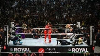 美貌は健在…レジェンド女子レスラー“サプライズ復帰”にファン歓喜 全身レッドのラバースーツ姿に「鳥肌立った」