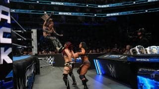 「格好w」「おっぴろげ」人気日本人女子レスラー、後輩美女の猛攻に思わず“開脚受け身”の一部始終