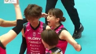 さすがに反則級… 女子バレー、“かわいいだけじゃ”の人気選手が雄たけび直後に“アヒル口”でドヤ顔 高速サーブでエース