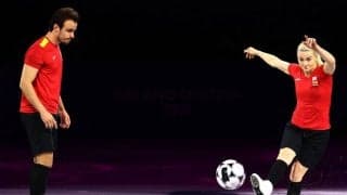 【五輪】氷上でＰK戦！？　アイスダンスのスペインカップル　代表風ユニ衣装で披露…エキシビション