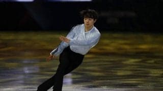 【フィギュア】鍵山優真がジャッキー・チェンと記念撮影「大興奮」海外勢に割って入りセンターで