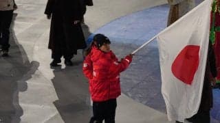 【閉会式】「スマイルが満開中」旗手の坂本花織と森重航が笑顔で入場