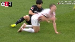 「吹っ飛んだな」高井幸大、“爆速危険タックル”炸裂の瞬間「ガッツリ削った」「回ったな…」鈴木唯人を神ブロック→即スライでブンデス初警告