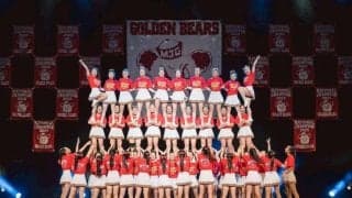 箕面自由学園チア　創部３５周年記念公演で圧巻演技披露　劇団そとばこまちとコラボ