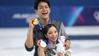 りくりゅうペアの「お二人尊すぎるー！！」ティナ人形に大喜びの瞬間…「何時も可愛すぎ、素敵！」【冬季五輪】