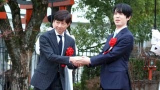「参りましたって」囲碁将棋クラブ所属だった武豊騎手が藤井聡太竜王に降参！？　京都競馬場での永世竜王資格獲得記念碑　除幕式