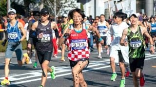 大阪マラソンでスペシャルドリンクを取れなかった吉田響　他選手のボトルを倒さないと取れない状況だった