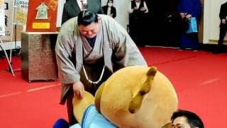 大の里、春場所へ意欲「横綱になったきっかけの場所。今年も」　大阪府庁で吉村知事を訪問　「もずやん」との一番にも完勝