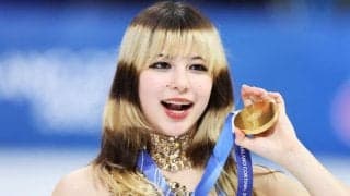 アリサ・リウの“金×黒リングヘア”が新たなトレンドに！　担当スタイリスト「予約は秋までぎっしり埋まっているわ」