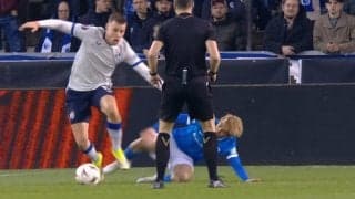 嘘だろ？伊東純也、まさかのPK献上「無理しちゃった」レフェリーの目の前で相手を転倒させる痛恨プレーの瞬間