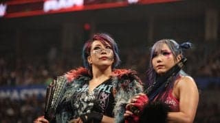 意外とレア？ 人気日本人女子レスラーと引退レジェンドの万感2ショットにファン感慨「レスリングの創造主たち」