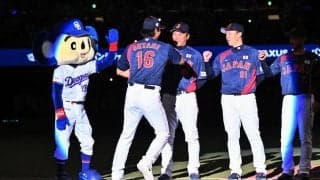 【中日】ドアラ、大谷翔平にハイタッチをスルーされる　両手広げ「やれやれ」