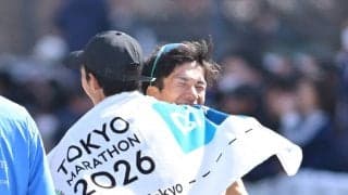 大迫傑からの給水に鈴木健吾「感謝しかない」レース後は熱い握手で「胸を借りるっていうつもりで走っていた」…東京マラソン