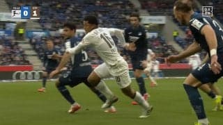 スタジアム騒然「4人くらい抜いた？」日本代表MFの“神業突破”にファン衝撃「こんな運べたんや」「完全に相手の虚をついたドリブル」