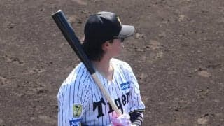【阪神】浜田太貴はなぜイニング間にたった１人で素振りしたのか「ずっとベンチで座りたくない」