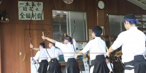 「何も言わない」指導で強豪校へ　鹿児島南高校弓道部